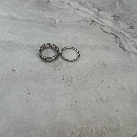 Lot of 2 Silvertone Thumb Rings‎ - Picture 1 of 3